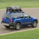 CURT cargo bag fitted on roof basket, protecting belongings against elements.